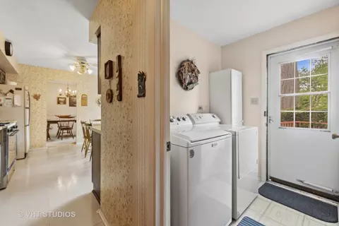 1241 Durham Dr, Wheaton, IL 60189 photo 11