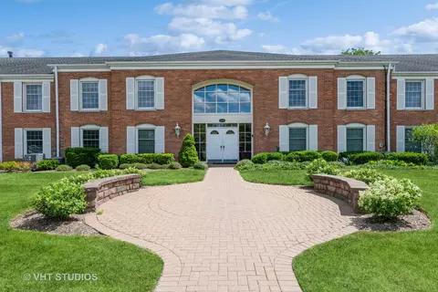 124 Carriage Way Dr #208B, Burr Ridge, IL 60527