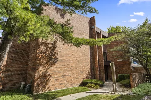 14505 Central Ct #M2, Oak Forest, IL 60452