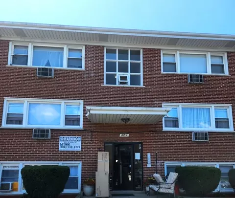 10139 Hartford Ct #2D, Schiller Park, IL 60176