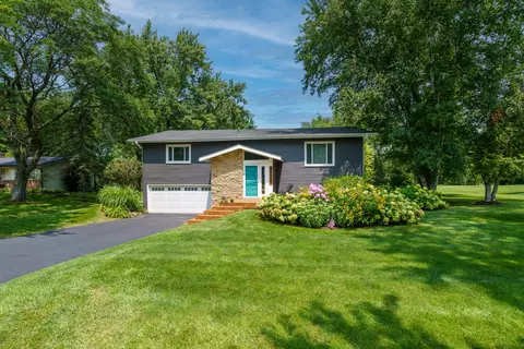 28482 W Lindbergh Dr, Barrington, IL 60010