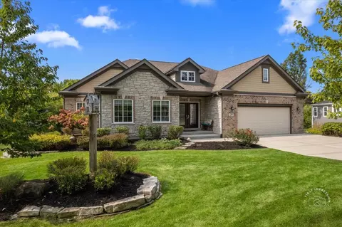 29 Retreat Ct, Elgin, IL 60124