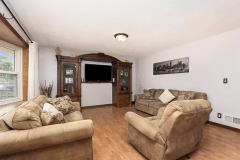 Living - 809 Winthrop Ave, Joliet, IL 60435 photo 1 of 2