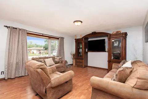 Living - 809 Winthrop Ave, Joliet, IL 60435 photo 2 of 2