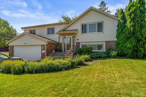801 Knightsbridge Ln, Schaumburg, IL 60195