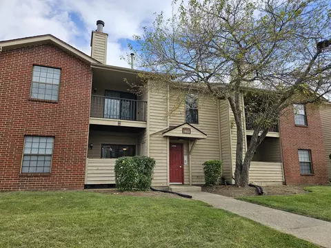 1955 N Hicks Rd #206, Palatine, IL 60074