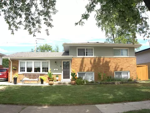 97 Peyton Dr, Chicago Heights, IL 60411