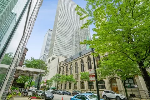 111 E Chestnut St #11F, Chicago, IL 60611