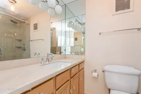 111 E Chestnut St #11F, Chicago, IL 60611 photo 4