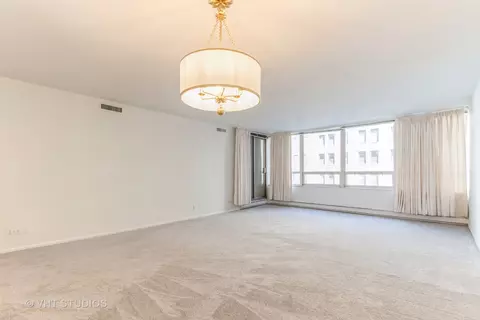 201 E Chestnut St #7E, Chicago, IL 60611 photo 2