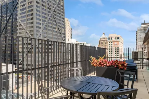 201 E Chestnut St #7E, Chicago, IL 60611 photo 11