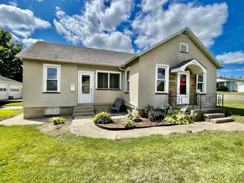 1120 Pulaski St, Peru, IL 61354