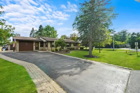 8755 W 96th Pl, Palos Hills, IL 60465
