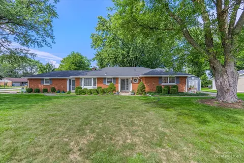 381 Lra Dr, Aurora, IL 60506