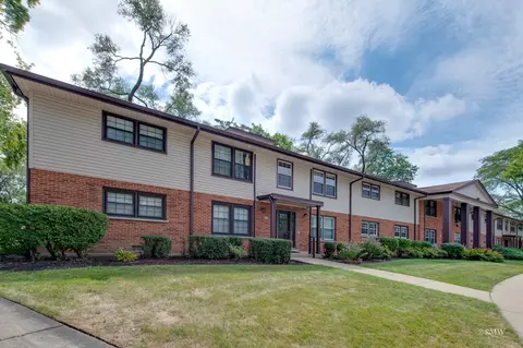 220 Washington Sq #B, Elk Grove Village, IL 60007