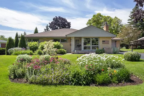 337 Warwick Rd, Deerfield, IL 60015