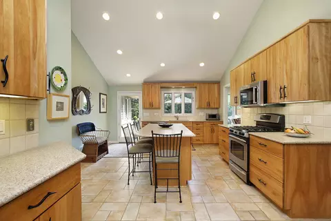 337 Warwick Rd, Deerfield, IL 60015 photo 5