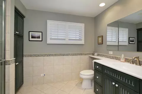337 Warwick Rd, Deerfield, IL 60015 photo 14