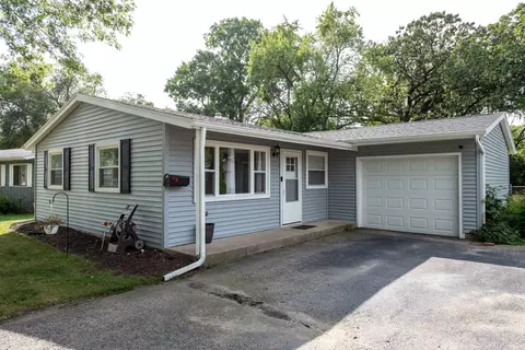 36548 N Edgewood Dr, Gurnee, IL 60031