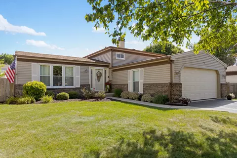 951 Wampum Ct, Carol Stream, IL 60188