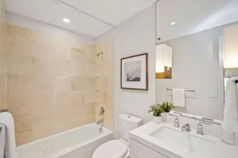250 E Pearson St #3301, Chicago, IL 60611 photo 13