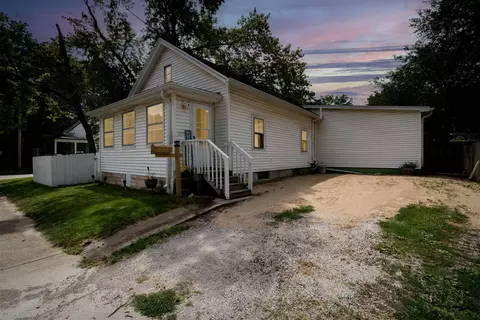 1202 N Oak St, Bloomington, IL 61701
