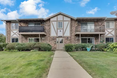 9 S220 Lake Dr #16-109, Willowbrook, IL 60527