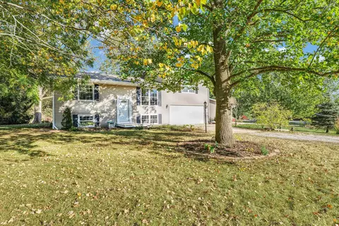 506 Hillside Dr, Mahomet, IL 61853