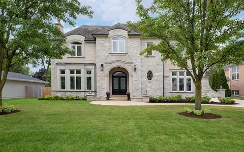 2143 Woodlawn Rd, Northbrook, IL 60062