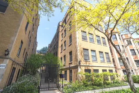 626 W Waveland Ave #1C, Chicago, IL 60613