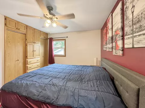 Bedroom - 675 Shimer Dr, Freeport, IL 61032 photo 3 of 7