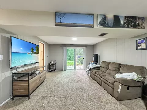 Living - 675 Shimer Dr, Freeport, IL 61032 photo 5 of 5