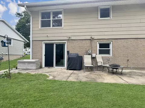 Exterior - 675 Shimer Dr, Freeport, IL 61032 photo 5 of 6