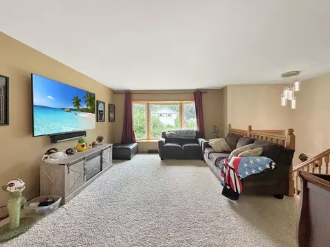 Living - 675 Shimer Dr, Freeport, IL 61032 photo 2 of 5