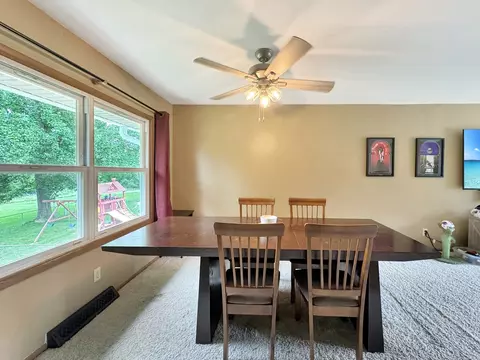Dining - 675 Shimer Dr, Freeport, IL 61032 photo 3 of 3