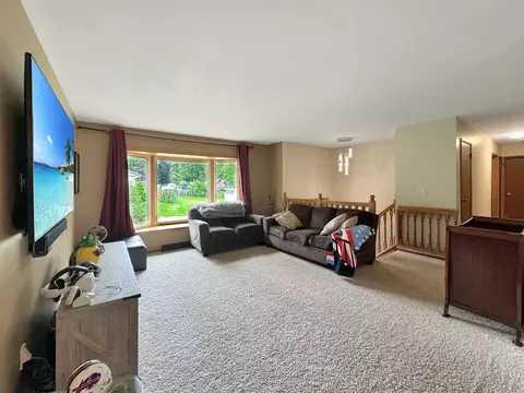 Living - 675 Shimer Dr, Freeport, IL 61032 photo 4 of 5