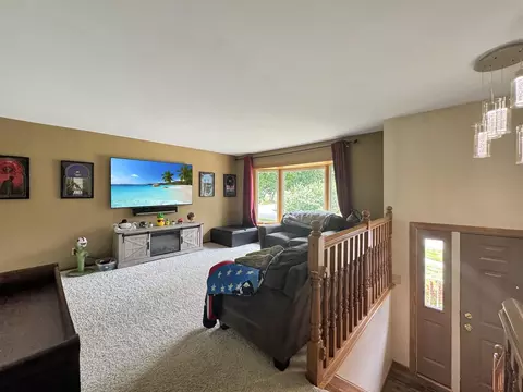 Living - 675 Shimer Dr, Freeport, IL 61032 photo 1 of 5