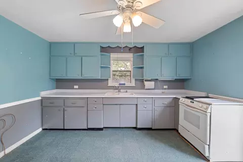 Kitchen - 306 E Prospect Ave, Lake Bluff, IL 60044 photo 1 of 3