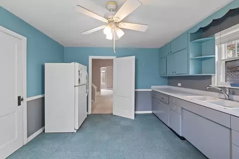 Kitchen - 306 E Prospect Ave, Lake Bluff, IL 60044 photo 3 of 3