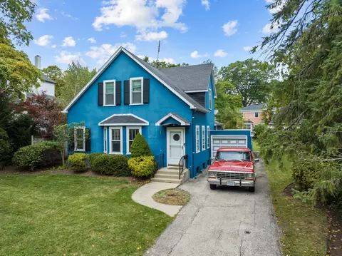 306 E Prospect Ave, Lake Bluff, IL 60044