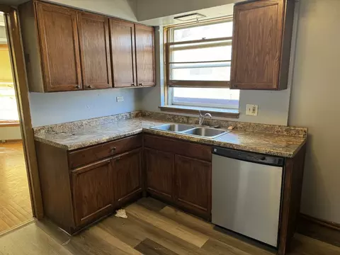 Kitchen - 2524 S 16th Ave, Broadview, IL 60155 photo 4 of 4