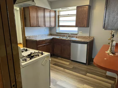 Kitchen - 2524 S 16th Ave, Broadview, IL 60155 photo 3 of 4