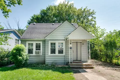 505 N Catalpa Dr, Round Lake, IL 60073