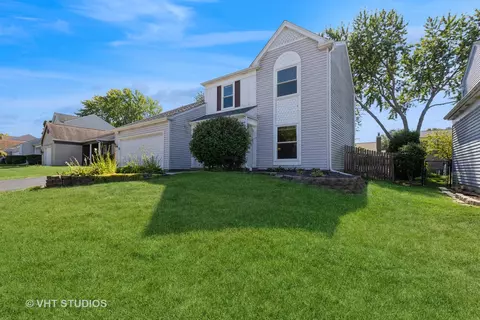 3256 Gresham Ln E, Aurora, IL 60504 photo 2