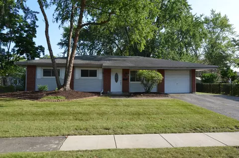 695 W Berkley Ln, Hoffman Estates, IL 60169