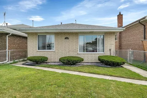 4721 S Long Ave, Chicago, IL 60638