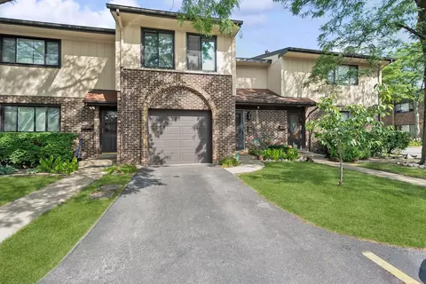 320 E Rimini Ct, Palatine, IL 60067