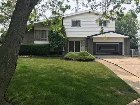 8323 W Maynard Oval, Niles, IL 60714