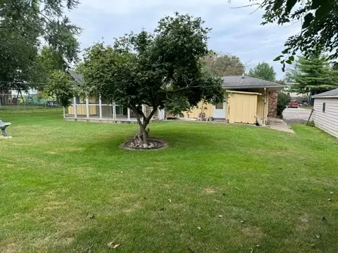 Exterior - 206 S Pine St, Delavan, IL 61734 photo 5 of 9