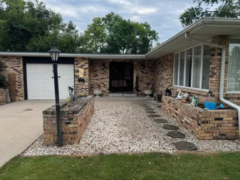 Exterior - 206 S Pine St, Delavan, IL 61734 photo 9 of 9